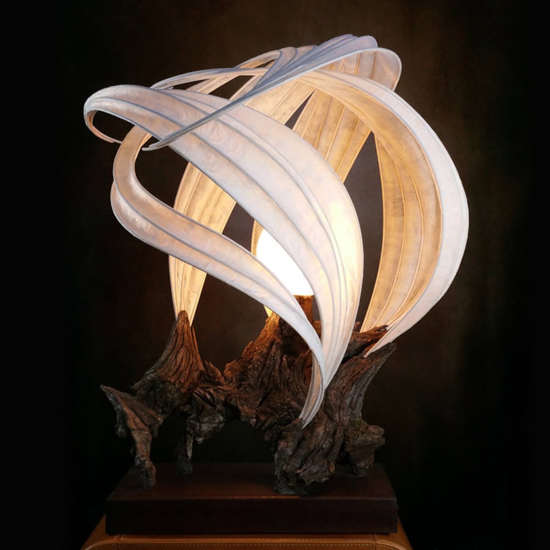 Ethereal Bloom™ – Organic Driftwood & Sculpted Silk Lamp